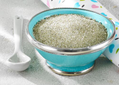 Erg&auml;nzungsfutter f&uuml;r Fohlen und Jungpferde in einer blauen Schale